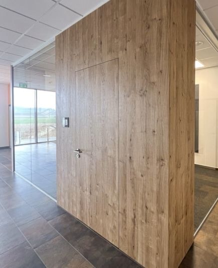 Edle Holztrennwände in Grieskirchen - Maßgefertigte Raumteiler vom Tischler